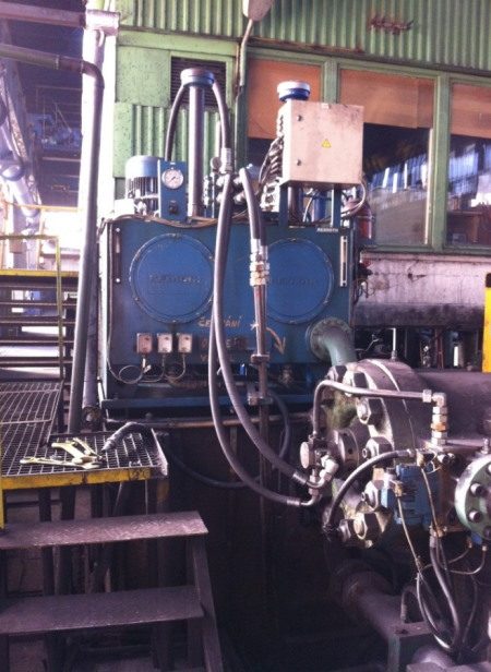 Hydraulic-system-for-straightening-press